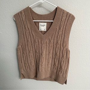 Abercrombie & Fitch Tan Sweater Vest - Size XS